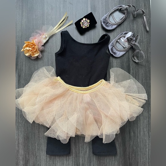 American Girl - Isabelle’s Performance Set - Picture 3 of 4